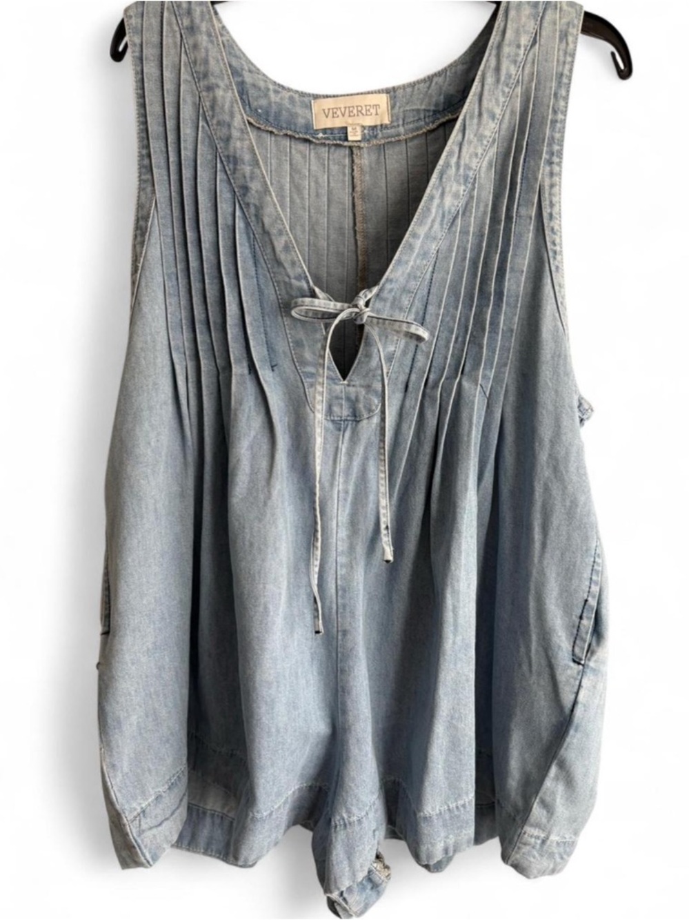 Veveret Light Wash Blue Denim Sleeveless Romper